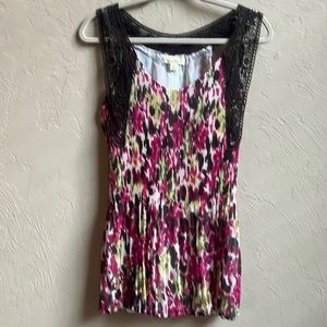 Sleeveless top with mesh & crochet on the front and back